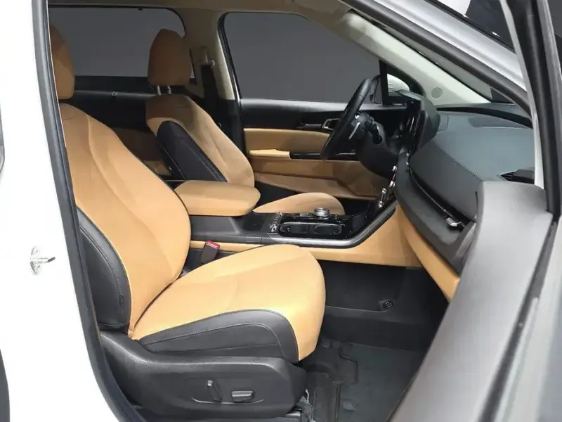 2023 Kia Carnival с пробегом 36 821 км