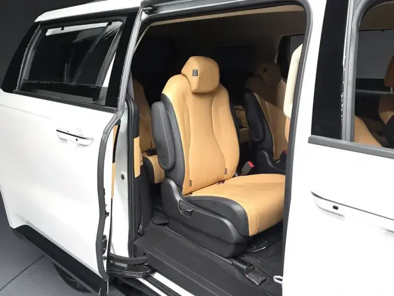 2023 Kia Carnival с пробегом 36 821 км