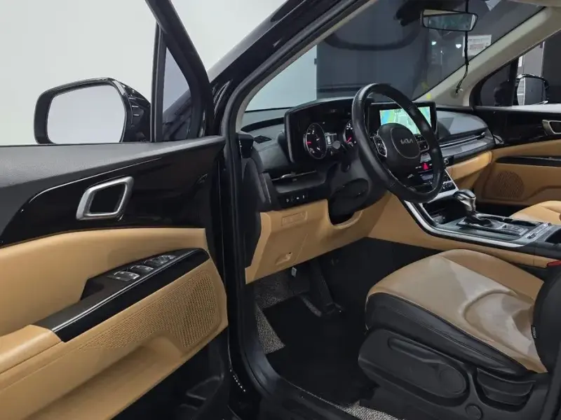 2022 Kia Carnival с пробегом 47 129 км