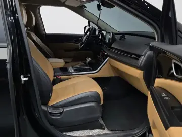 2022 Kia Carnival с пробегом 47 129 км