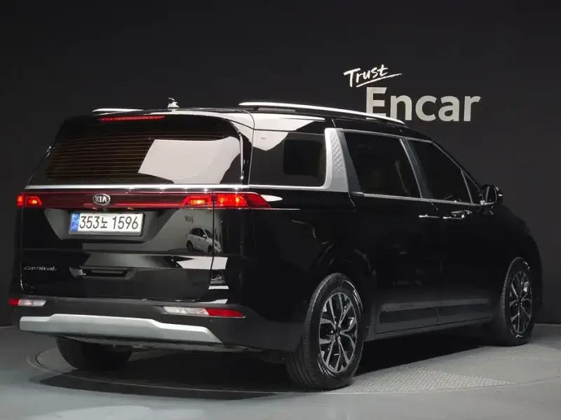 2021 Kia Carnival с пробегом 24 558 км