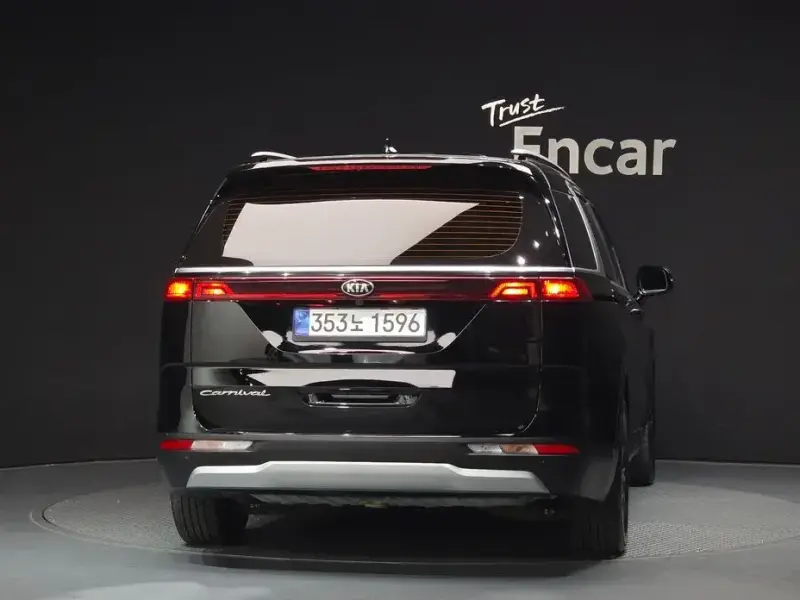 2021 Kia Carnival с пробегом 24 558 км