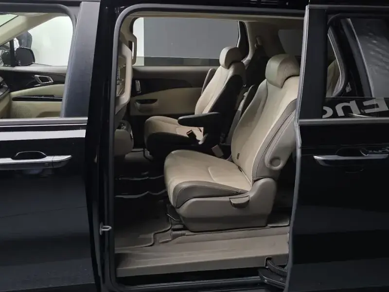 2021 Kia Carnival с пробегом 24 558 км