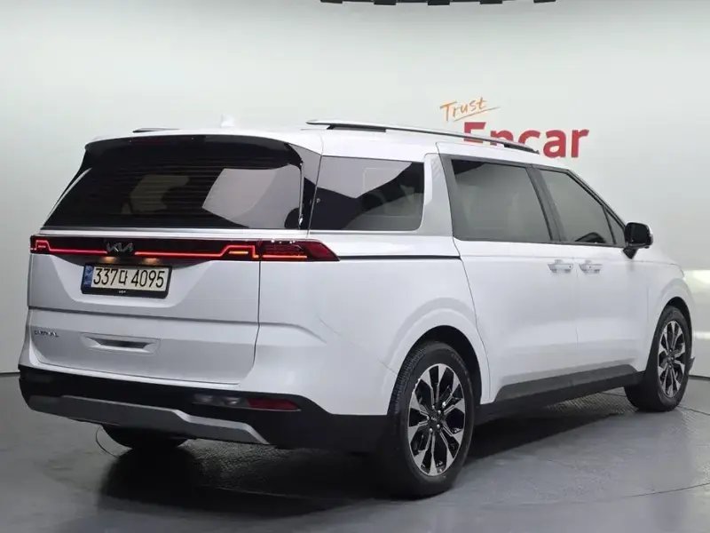 2022 Kia Carnival с пробегом 76 236 км