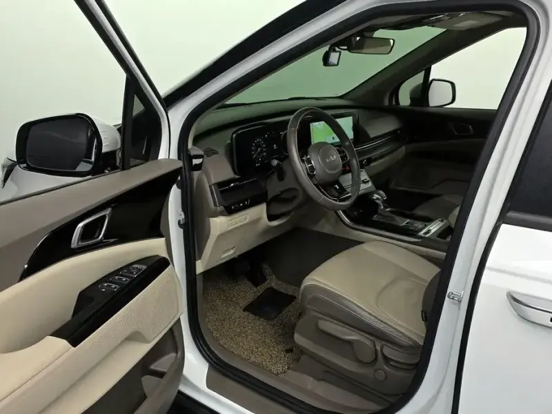 2022 Kia Carnival с пробегом 76 236 км