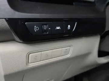 2022 Kia Carnival с пробегом 76 236 км