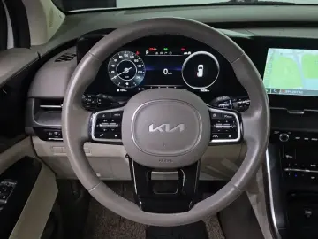 2022 Kia Carnival с пробегом 76 236 км