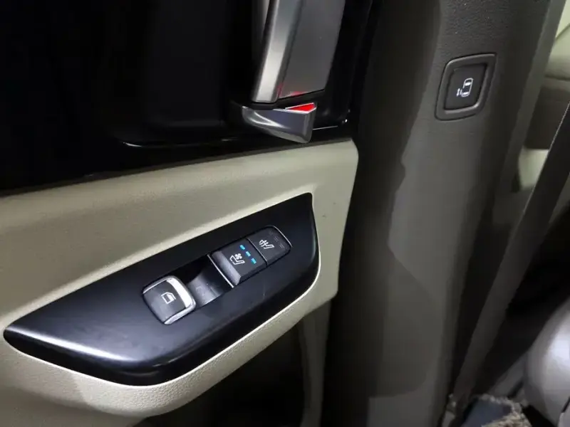 2022 Kia Carnival с пробегом 76 236 км