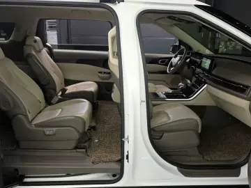 2022 Kia Carnival с пробегом 76 236 км