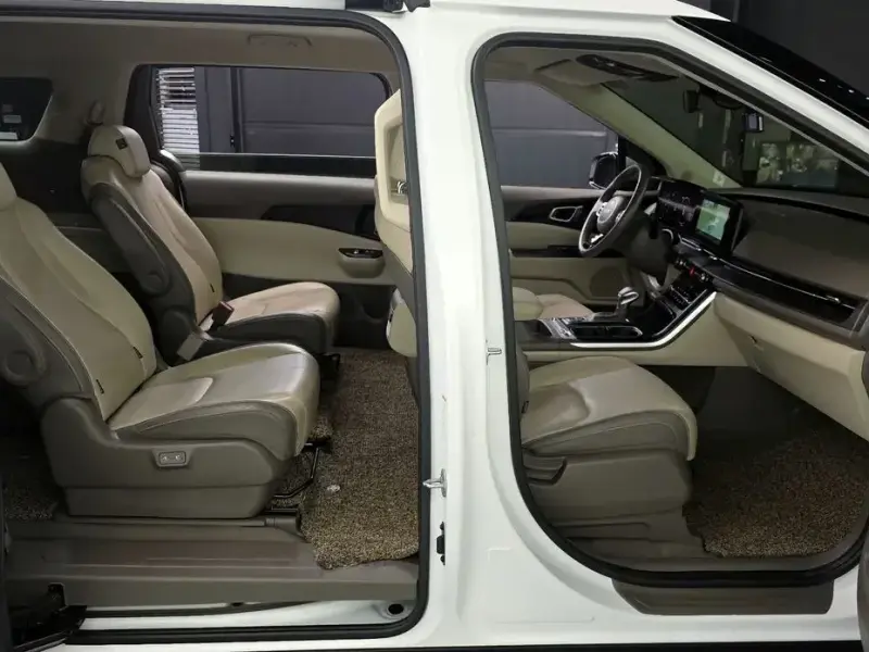 2022 Kia Carnival с пробегом 76 236 км