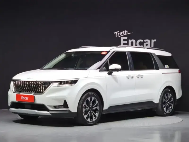 2022 Kia Carnival с пробегом 17 449 км