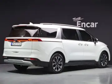 2022 Kia Carnival с пробегом 17 449 км