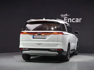 2022 Kia Carnival с пробегом 17 449 км