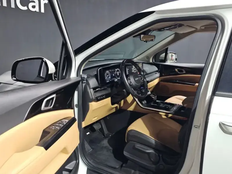 2022 Kia Carnival с пробегом 17 449 км