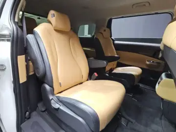 2022 Kia Carnival с пробегом 17 449 км