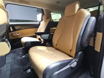 2022 Kia Carnival с пробегом 17 449 км