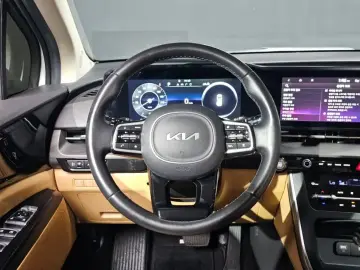 2022 Kia Carnival с пробегом 17 449 км