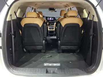 2022 Kia Carnival с пробегом 17 449 км