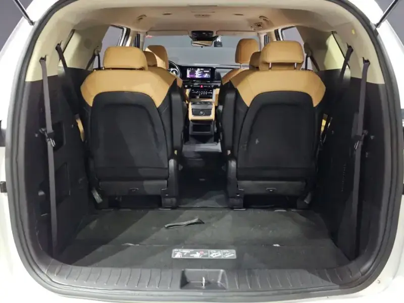 2022 Kia Carnival с пробегом 17 449 км