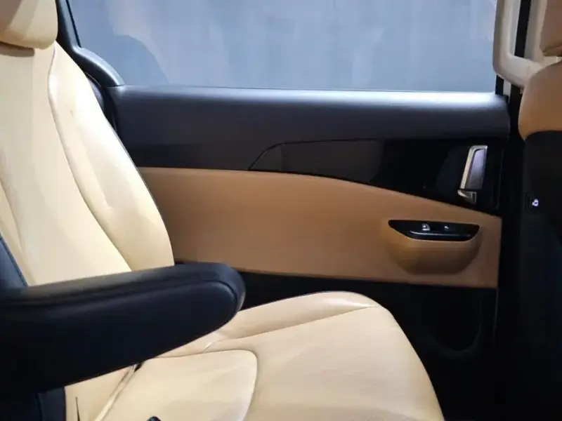 2022 Kia Carnival с пробегом 17 449 км
