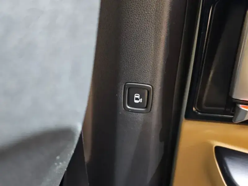 2022 Kia Carnival с пробегом 17 449 км