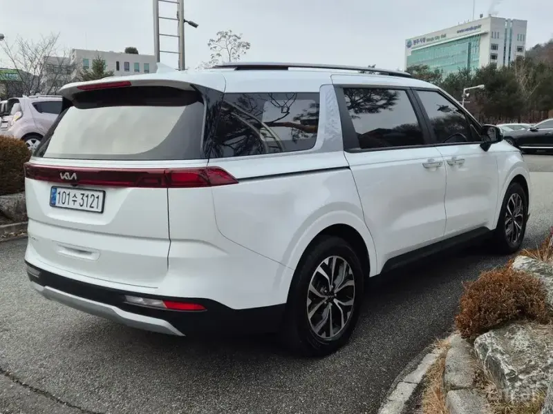 2022 Kia Carnival с пробегом 39 370 км