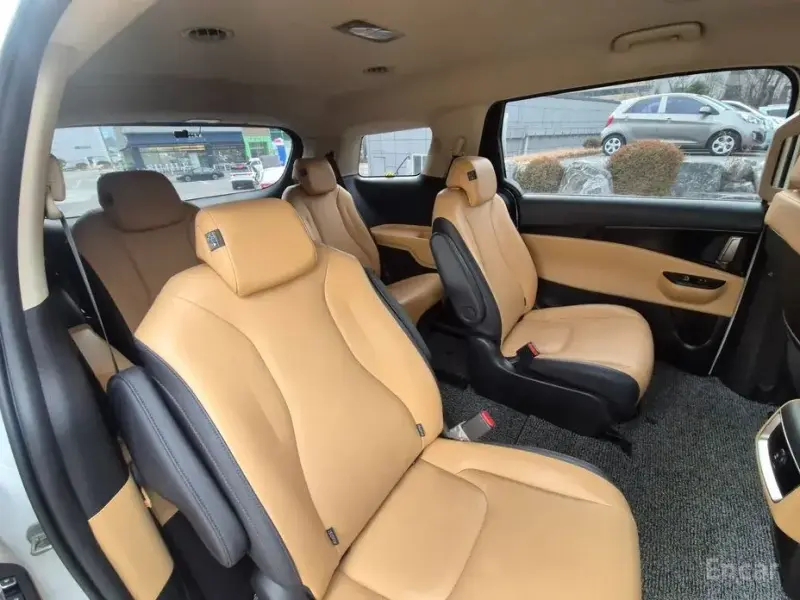 2022 Kia Carnival с пробегом 39 370 км