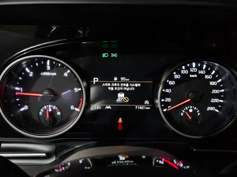 2022 Kia Carnival с пробегом 71 821 км