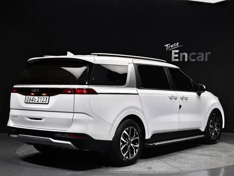 2021 Kia Carnival с пробегом 23 423 км