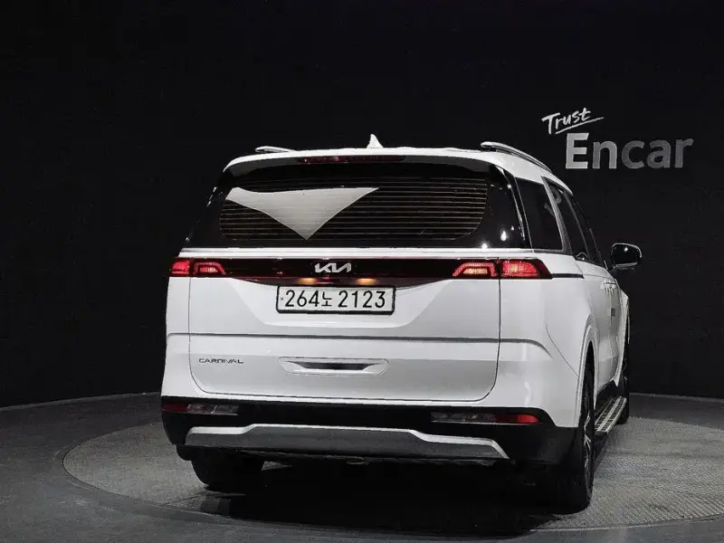 2021 Kia Carnival с пробегом 23 423 км