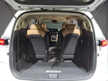 2021 Kia Carnival с пробегом 23 423 км