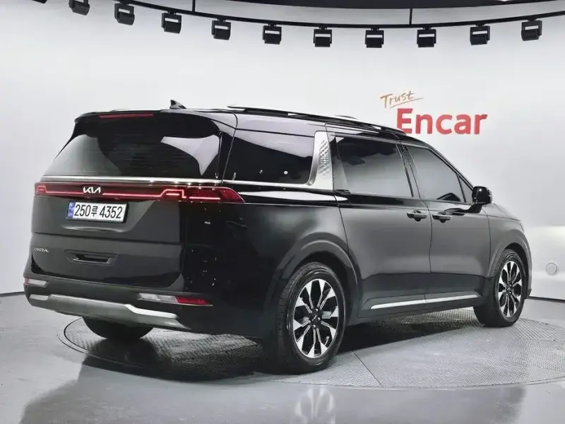 2023 Kia Carnival с пробегом 92 222 км