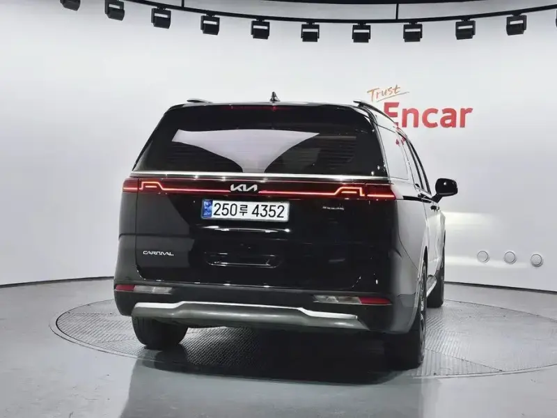 2023 Kia Carnival с пробегом 92 222 км