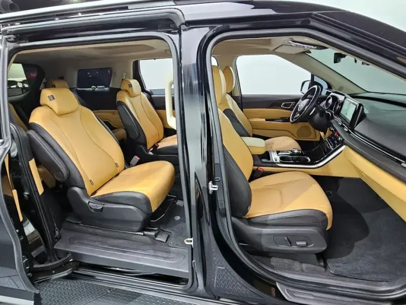2023 Kia Carnival с пробегом 92 222 км