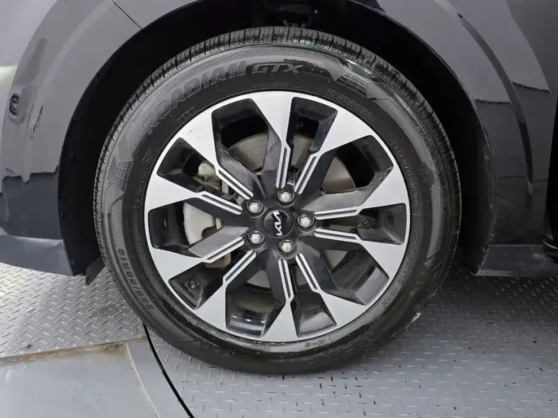 2023 Kia Carnival с пробегом 81 024 км