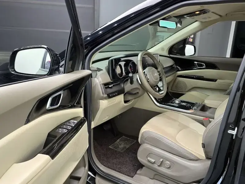 2023 Kia Carnival с пробегом 81 024 км