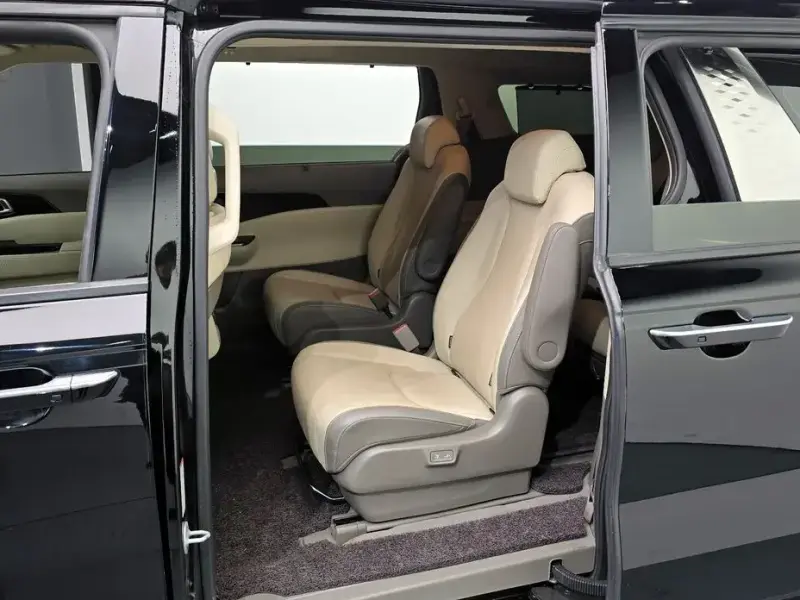 2023 Kia Carnival с пробегом 81 024 км
