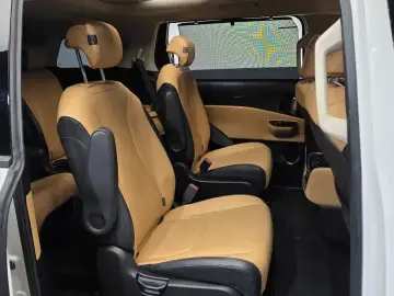 2021 Kia Carnival с пробегом 65 878 км