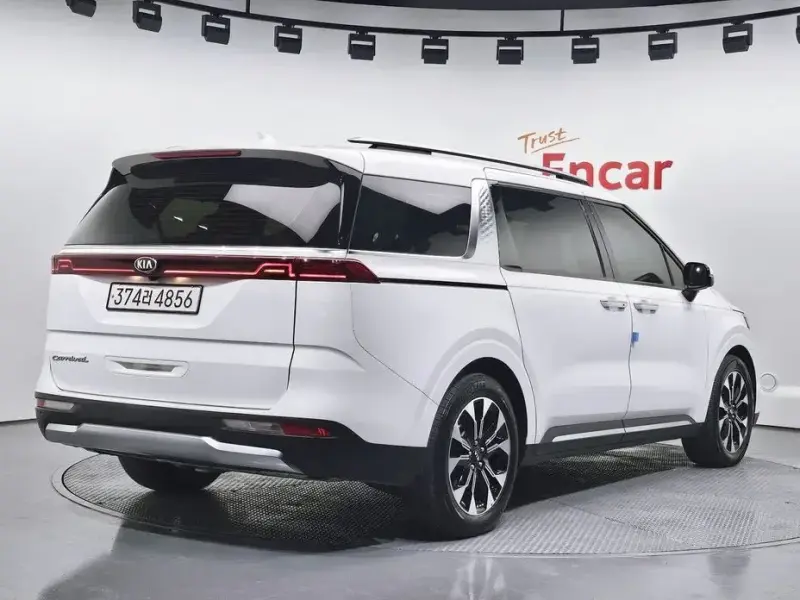 2021 Kia Carnival с пробегом 114 725 км