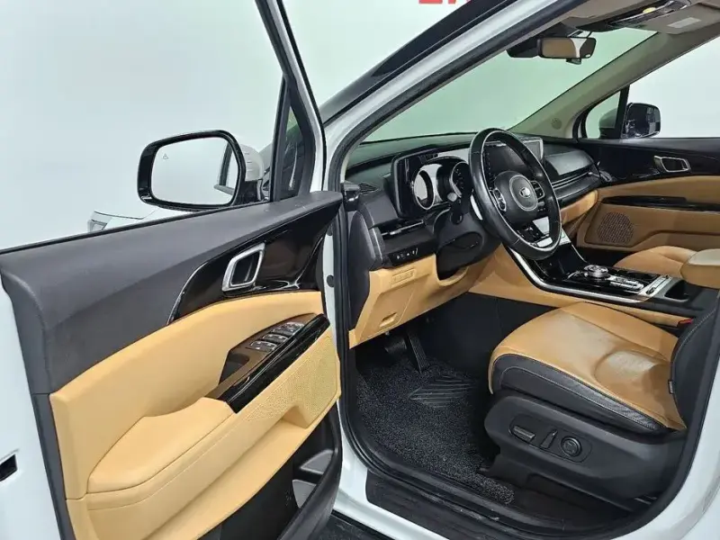 2021 Kia Carnival с пробегом 114 725 км