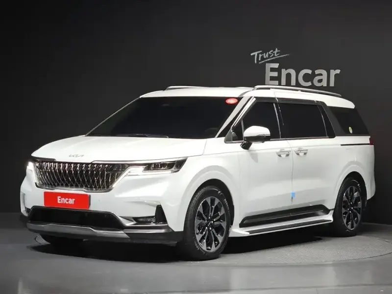 2023 Kia Carnival с пробегом 30 090 км