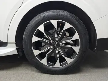2023 Kia Carnival с пробегом 30 090 км