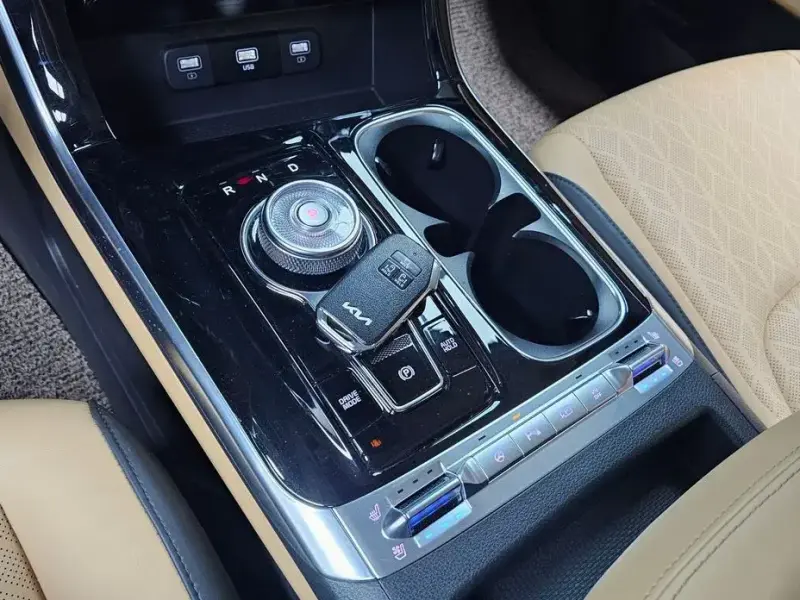 2023 Kia Carnival с пробегом 30 090 км