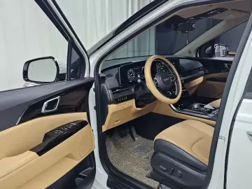 2023 Kia Carnival с пробегом 30 090 км
