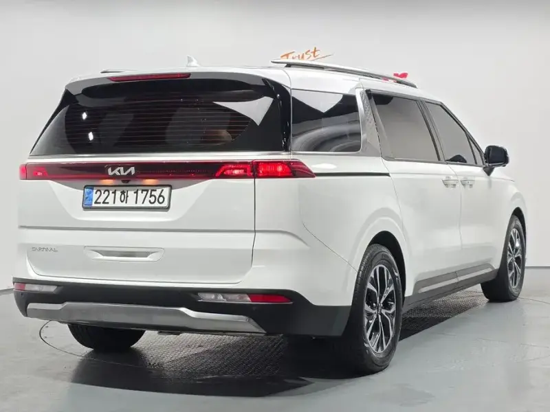 2023 Kia Carnival с пробегом 49 623 км