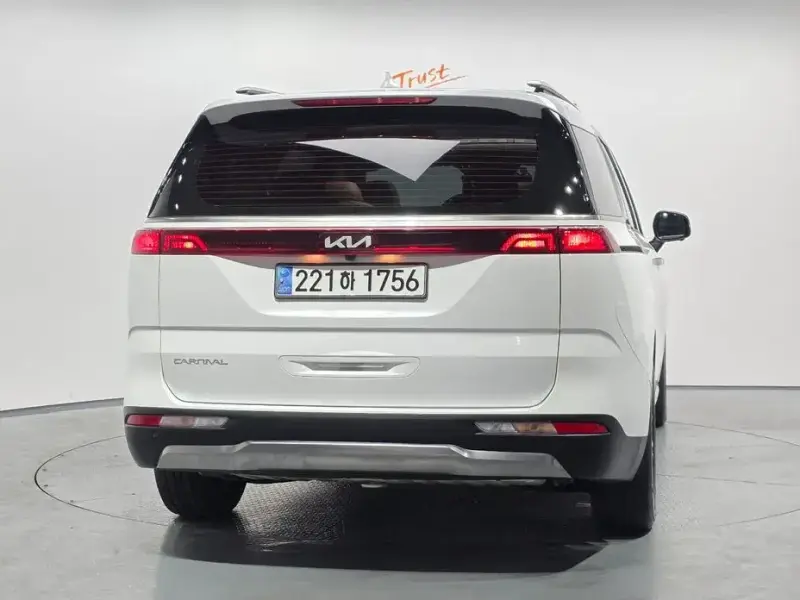 2023 Kia Carnival с пробегом 49 623 км