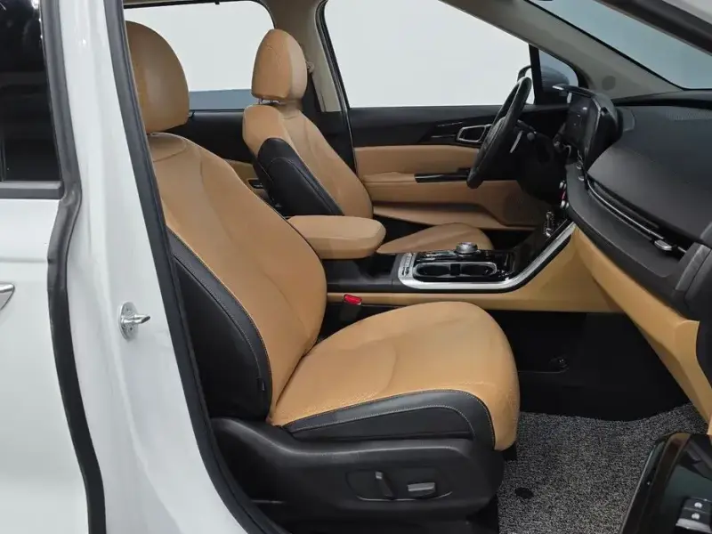 2023 Kia Carnival с пробегом 49 623 км