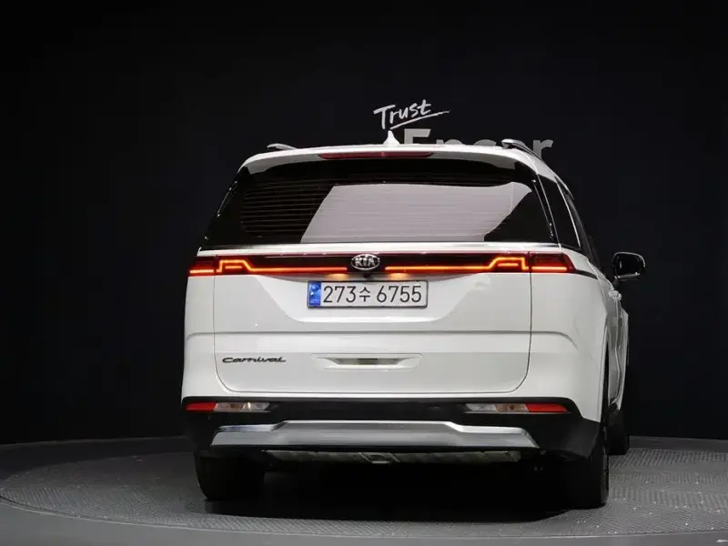 2021 Kia Carnival с пробегом 76 666 км