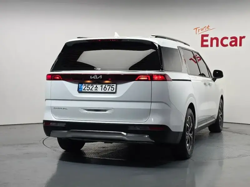 2022 Kia Carnival с пробегом 53 099 км