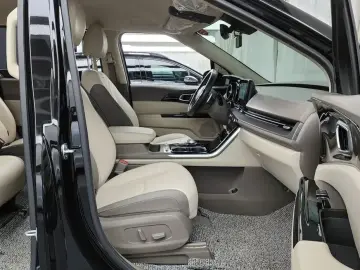 2023 Kia Carnival с пробегом 65 328 км